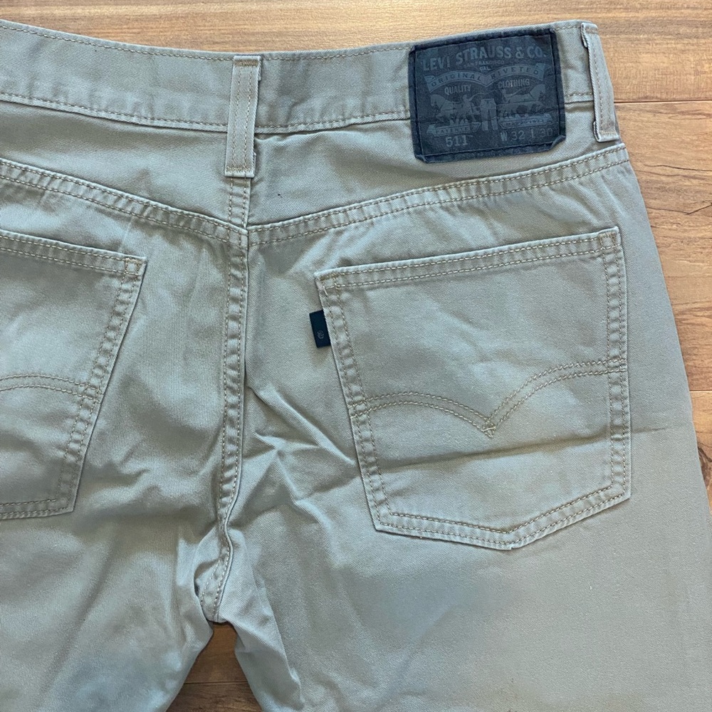 32x30 khaki Levi’s Jeans